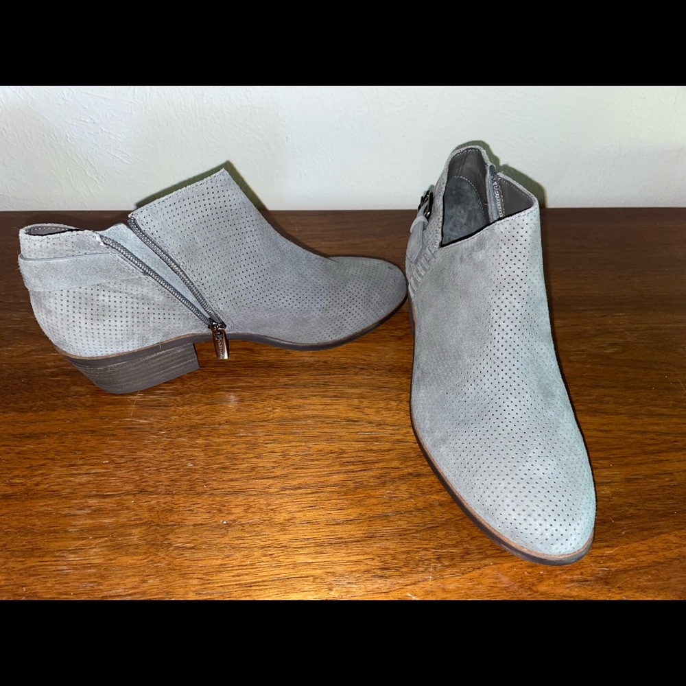 Vince Camuto 8w grey suede perforated zip up ankle bootie NWOT